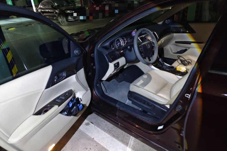 Used Honda Accord 2014 2.4L EXN Luxury Navigation Edition Driver Seat