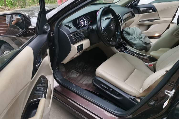 Used Honda Accord 2014 2.4L EXN Luxury Navigation Edition Driver Seat