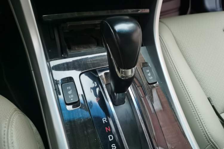 Used Honda Accord 2014 2.4L EXN Luxury Navigation Edition Gear Lever