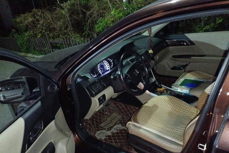 Used Honda Accord 2014 2.0L EX Luxury Edition Interior 3