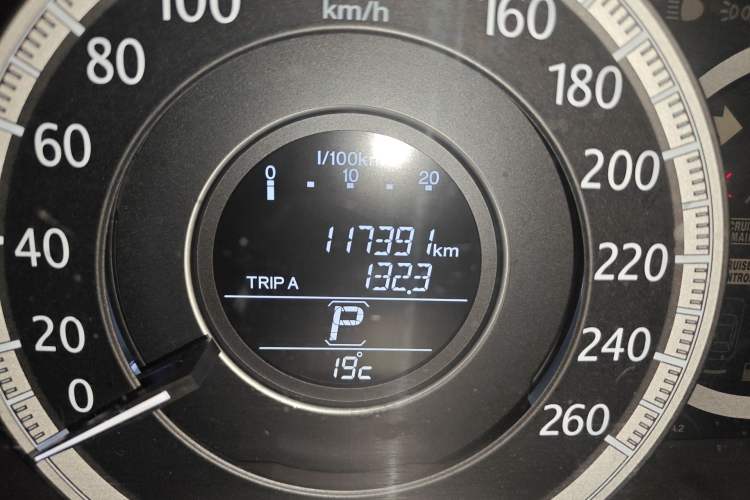 Used Honda Accord 2014 2.4L LX Comfort Edition Odometer Close Up