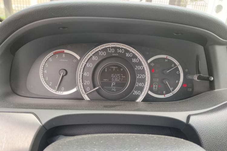 Used Honda Accord 2014 2.0L LX Comfort Edition Odometer Close Up