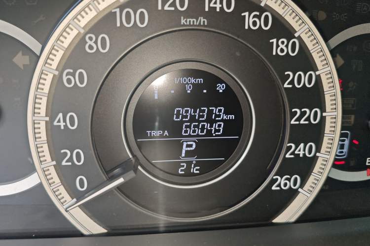 Used Honda Accord 2014 2.4L EX Luxury Edition Odometer Close Up