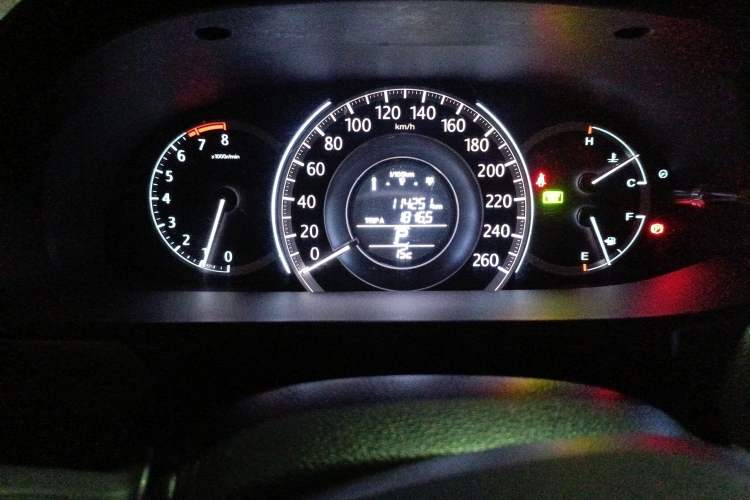 Used Honda Accord 2014 2.0L EX Luxury Edition Odometer Close Up