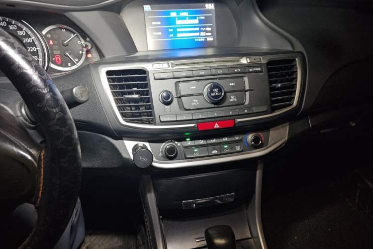 Used Honda Accord 2015 2.0L LX Comfort Edition Audio And AC Panel