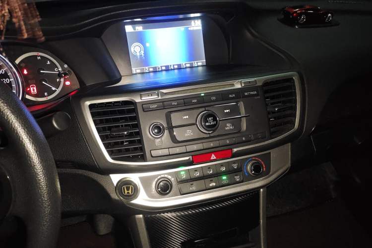 Used Honda Accord 2015 2.0L LX Comfort Edition Audio And AC Panel