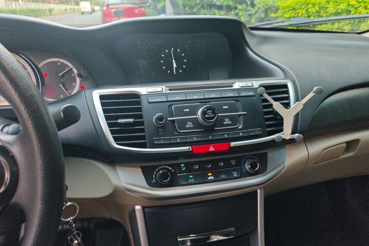 Used Honda Accord 2015 2.0L LX Comfort Edition Audio And AC Panel