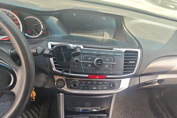 Used Honda Accord 2015 2.0L LX Comfort Edition Audio And AC Panel