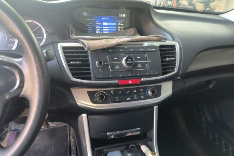 Used Honda Accord 2015 2.0L LXS Elite Edition Audio And AC Panel