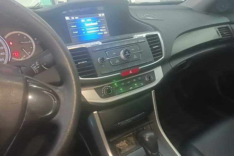 Used Honda Accord 2015 2.0L LX Comfort Edition Audio And AC Panel