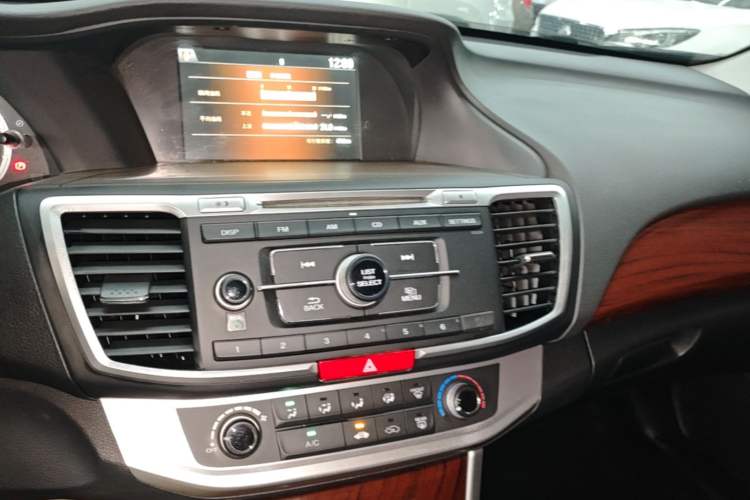 Used Honda Accord 2015 2.0L LX Comfort Edition Audio And AC Panel