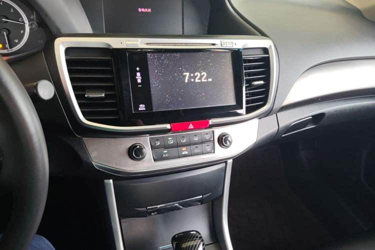 Used Honda Accord 2015 2.0L LX Comfort Edition Audio And AC Panel