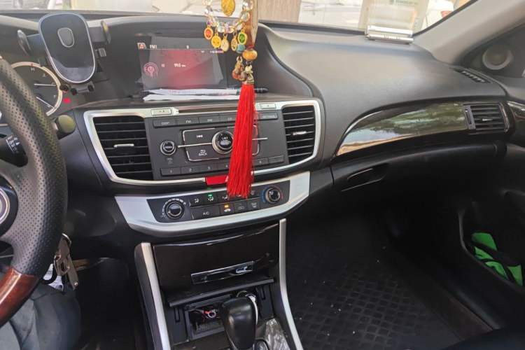 Used Honda Accord 2015 2.0L LX Comfort Edition Audio And AC Panel