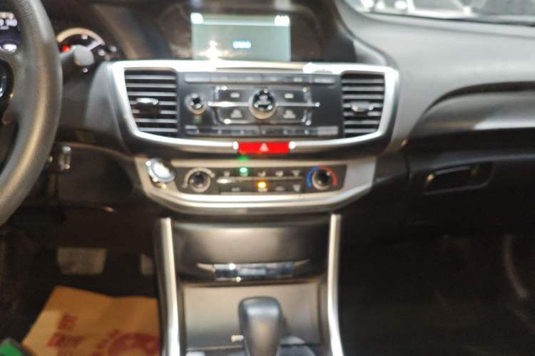 Used Honda Accord 2015 2.0L LX Comfort Edition Audio And AC Panel
