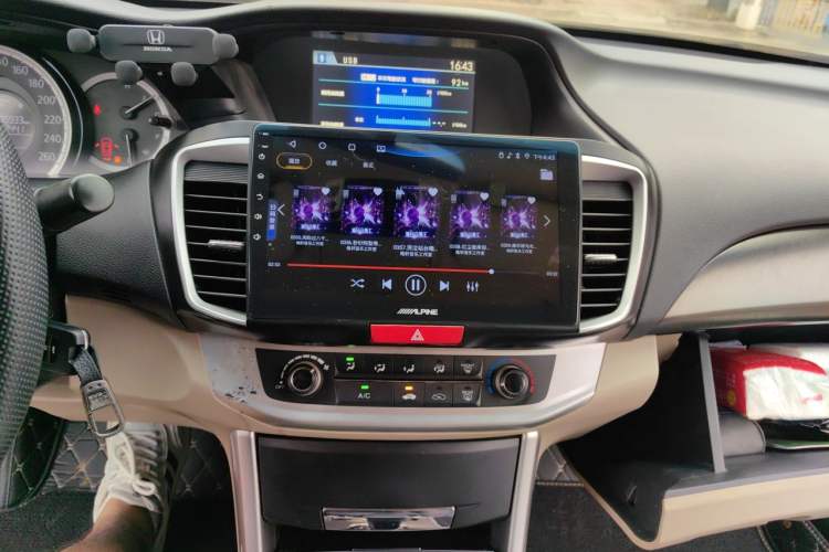Used Honda Accord 2015 2.0L LX Comfort Edition Audio And AC Panel
