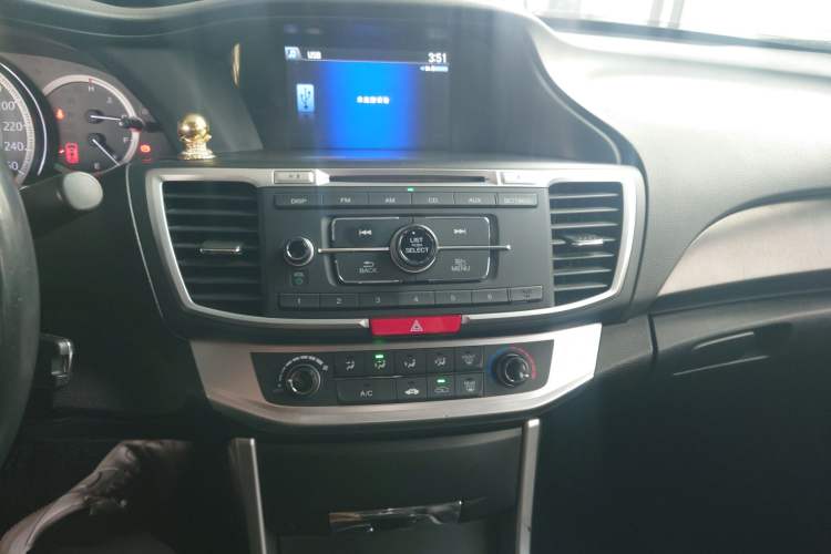 Used Honda Accord 2015 2.0L LXS Elite Edition Audio And AC Panel