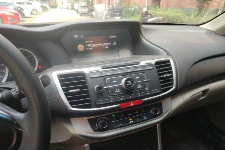 Used Honda Accord 2015 2.0L LX Comfort Edition Audio And AC Panel