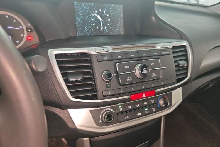 Used Honda Accord 2015 2.0L LXS Elite Edition Audio And AC Panel
