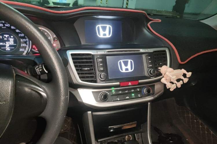 Used Honda Accord 2015 2.0L LX Comfort Edition Audio And AC Panel