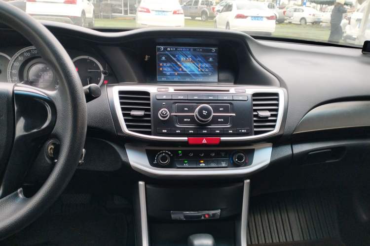 Used Honda Accord 2015 2.0L LX Comfort Edition Audio And AC Panel