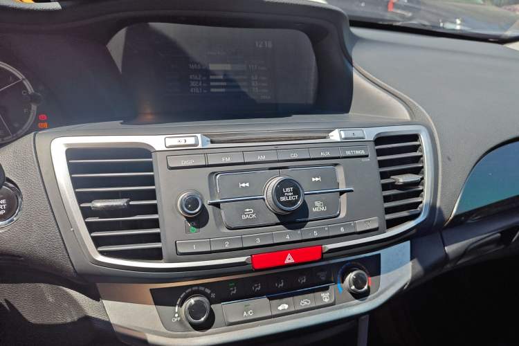 Used Honda Accord 2015 2.0L LX Comfort Edition Audio And AC Panel