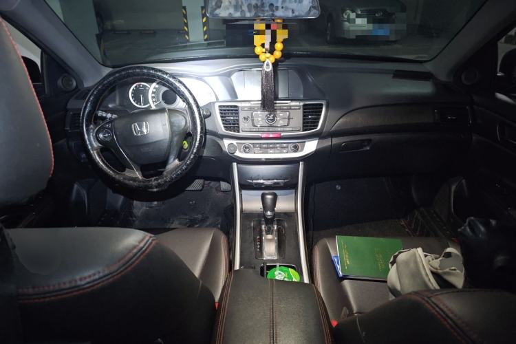 Used Honda Accord 2015 2.0L LX Comfort Edition Center Console