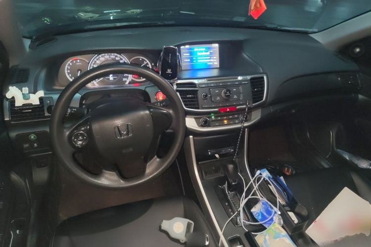 Used Honda Accord 2015 2.0L LX Comfort Edition Center Console