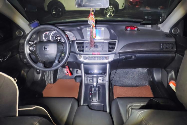 Used Honda Accord 2015 2.0L LX Comfort Edition Center Console