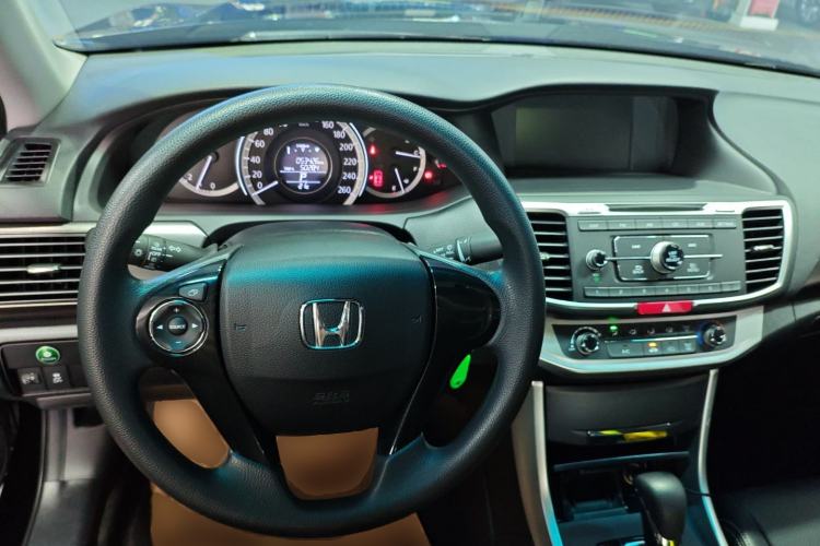 Used Honda Accord 2015 2.0L LX Comfort Edition Center Console