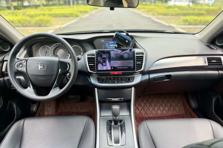 Used Honda Accord 2015 2.0L LX Comfort Edition Center Console