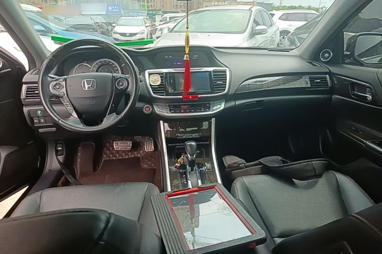 Used Honda Accord 2015 3.0L VTI Prestige Edition Center Console