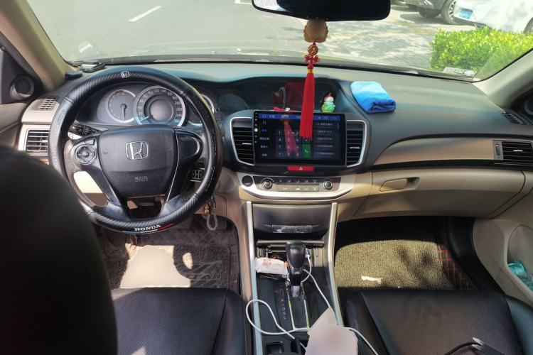 Used Honda Accord 2015 2.0L LX Comfort Edition Center Console