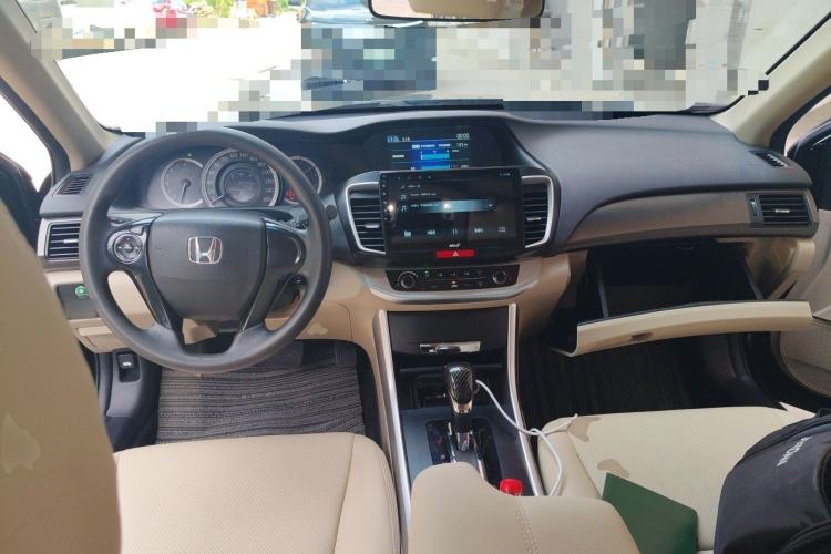 Used Honda Accord 2015 2.0L LX Comfort Edition Center Console