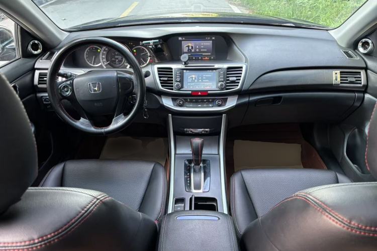 Used Honda Accord 2015 2.0L LX Comfort Edition Center Console