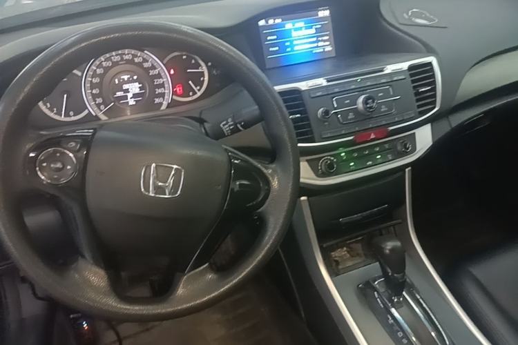 Used Honda Accord 2015 2.0L LX Comfort Edition Center Console