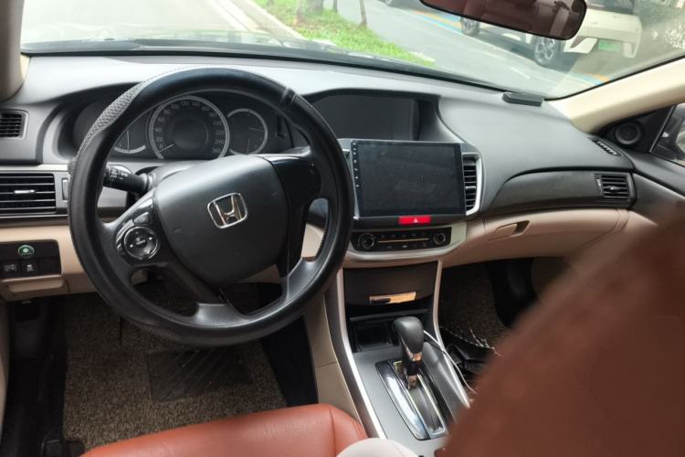 Used Honda Accord 2015 2.0L LX Comfort Edition Center Console
