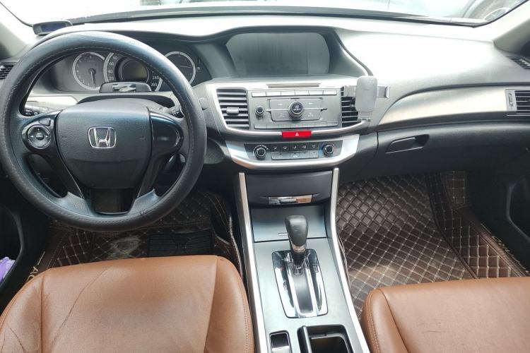 Used Honda Accord 2015 2.0L LX Comfort Edition Center Console