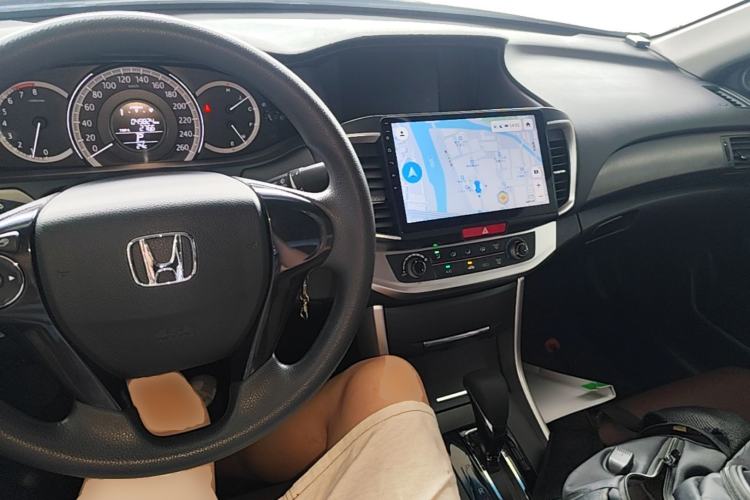 Used Honda Accord 2015 2.0L LX Comfort Edition Center Console