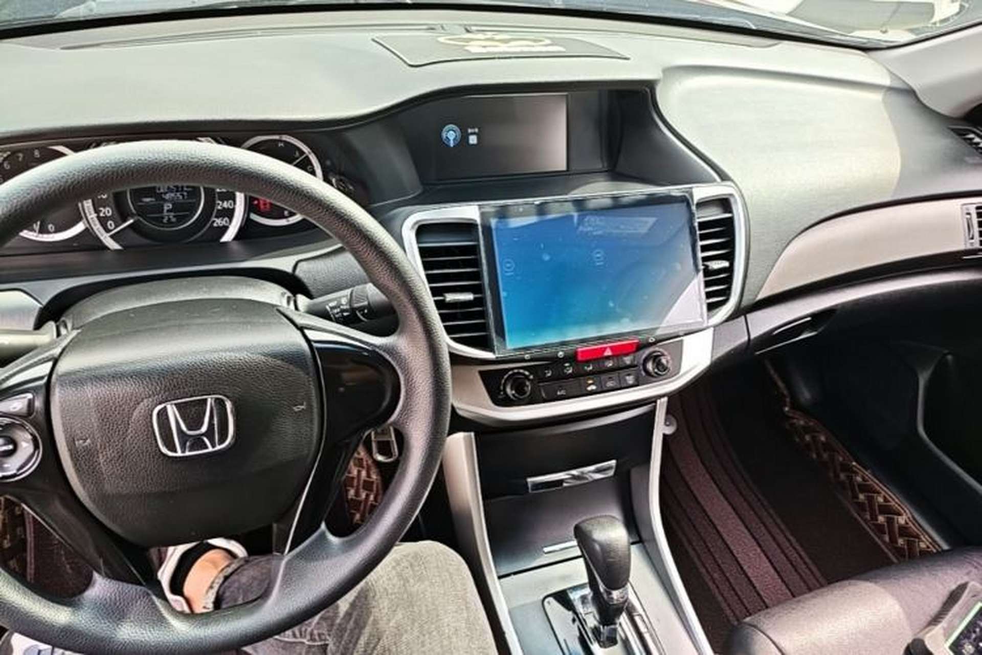 Used Honda Accord 2015 2.0L LX Comfort Edition Center Console