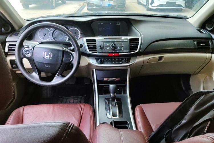 Used Honda Accord 2015 2.0L LX Comfort Edition Center Console