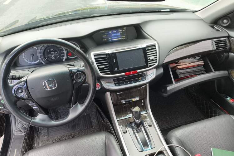 Used Honda Accord 2015 2.4L EX Luxury Edition Center Console
