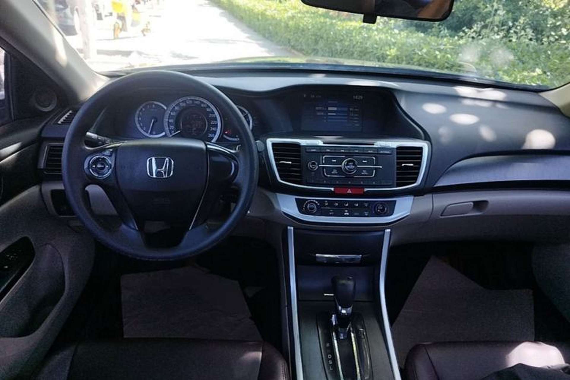 Used Honda Accord 2015 2.0L LX Comfort Edition Center Console