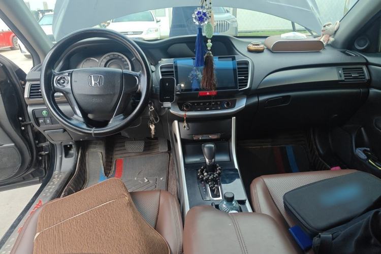 Used Honda Accord 2015 2.0L LX Comfort Edition Center Console