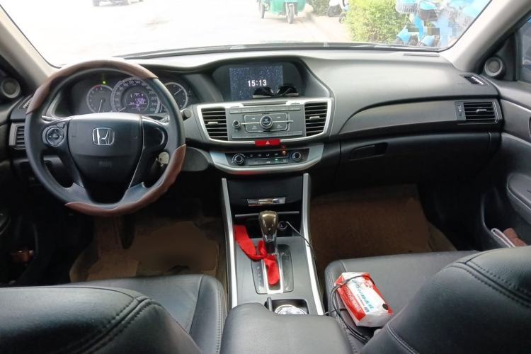 Used Honda Accord 2015 2.0L LX Comfort Edition Center Console