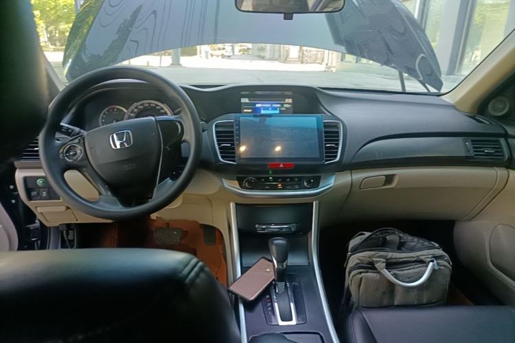 Used Honda Accord 2015 2.0L LX Comfort Edition Center Console