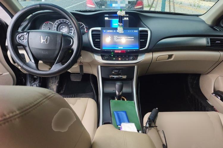 Used Honda Accord 2015 2.0L LX Comfort Edition Center Console