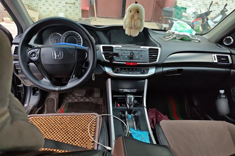 Used Honda Accord 2015 2.0L LX Comfort Edition Center Console