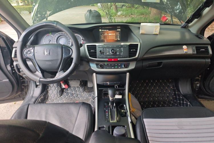 Used Honda Accord 2015 2.0L LX Comfort Edition Center Console