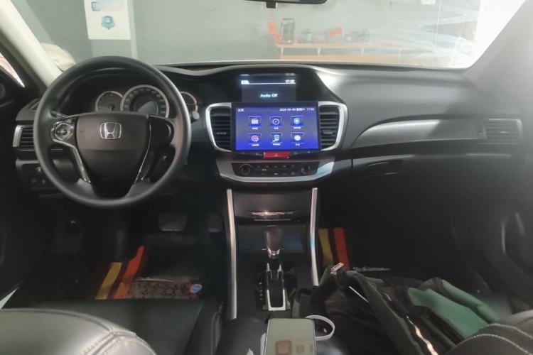 Used Honda Accord 2015 2.0L LX Comfort Edition Center Console