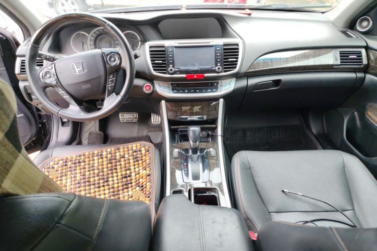 Used Honda Accord 2015 3.0L VTI Prestige Edition Center Console